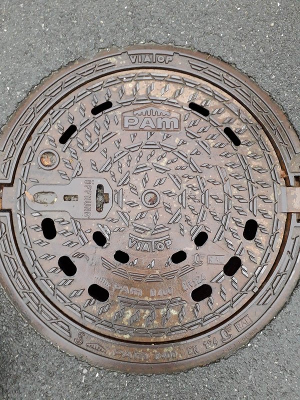 Kanaldeckel Am Obsthof