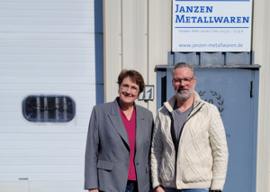 Bürgermeisterin Sabina Müller und Geschäftsfüher Peter Janzen